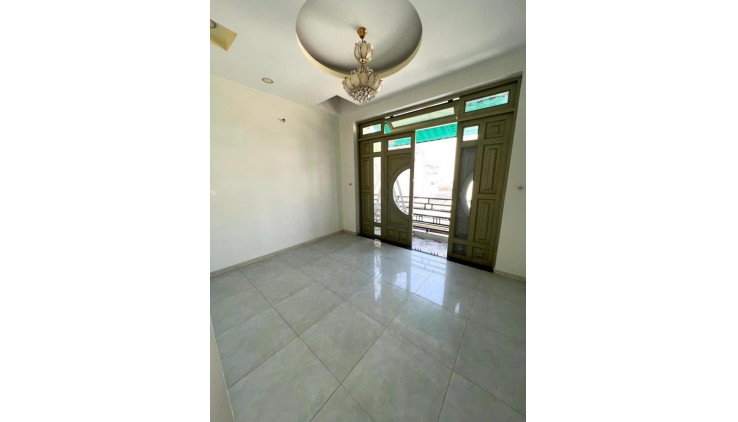 KẾ BÊN TRƯỜNG TIỂU HỌC BÌNH LONG, 40M2, 3 TẦNG, GIÁ NHỈNH 4 TỶ